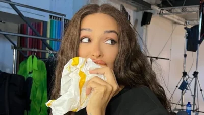 Στα ροζ από πάνω μέχρι κάτω η Ελένη Φουρέιρα στον 7ο μήνα της εγκυμοσύνης - Πρόδωσε το φύλο του μωρού με μία φωτογραφία;