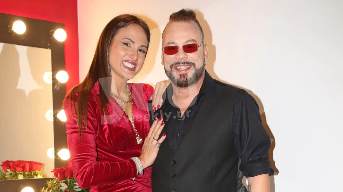 Στην αγκαλιά του 56χρονου τραγουδιστή - Η πρώτη δημόσια εμφάνιση του Χρήστου Δάντη και της Ασημίνας Χατζηανδρέου μετά τον τσακωμό