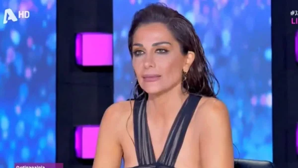 Πρώτο θέμα στο Twitter η Δέσποινα Βανδή μετά το χθεσινό J2US - Χιλιάδες αντιδράσεις με το φόρεμα της