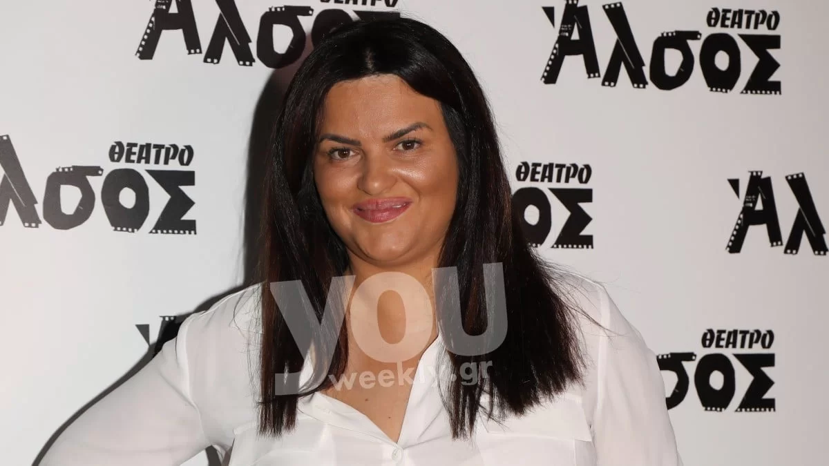 Ροζ γεμάτο με τριαντάφυλλα - Το εντυπωσιακό χριστουγεννιάτικο δέντρο στο σπίτι της Δήμητρας Κατσαφάδου