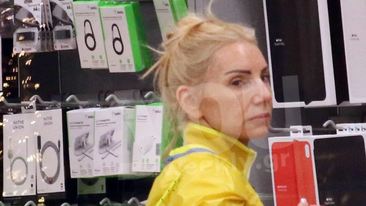Άβαφη με αθλητικά και φόρμα - Η εμφάνιση της Έλενας Τσαβαλιά σε γνωστό εμπορικό κέντρο