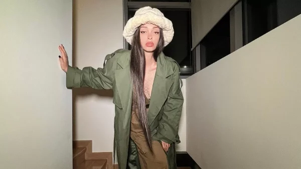 Η συλλογή παπουτσιών της Ελένης Φουρέιρα είναι μεγάλη - Το συγκλονιστικό co-ord set της, το συνδύασε με ροζ γόβες