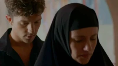 Μαύρο Ρόδο: «Σ'αγαπώ» - Ο Βίκος κλείνει σε αποθήκη τον Πέτρο και την Ελισάβετ κι εκείνοι κάνουν έρωτα!