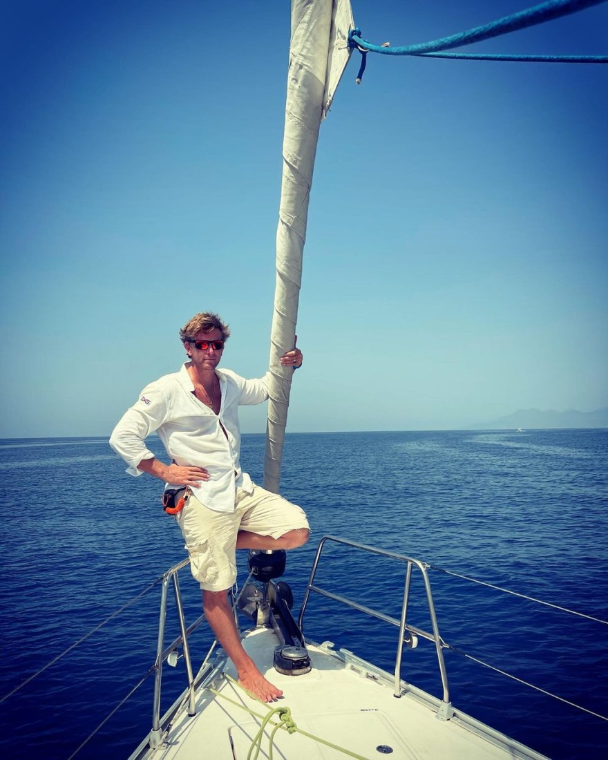  σύντροφος Εύας Καϊλή Κατάρ