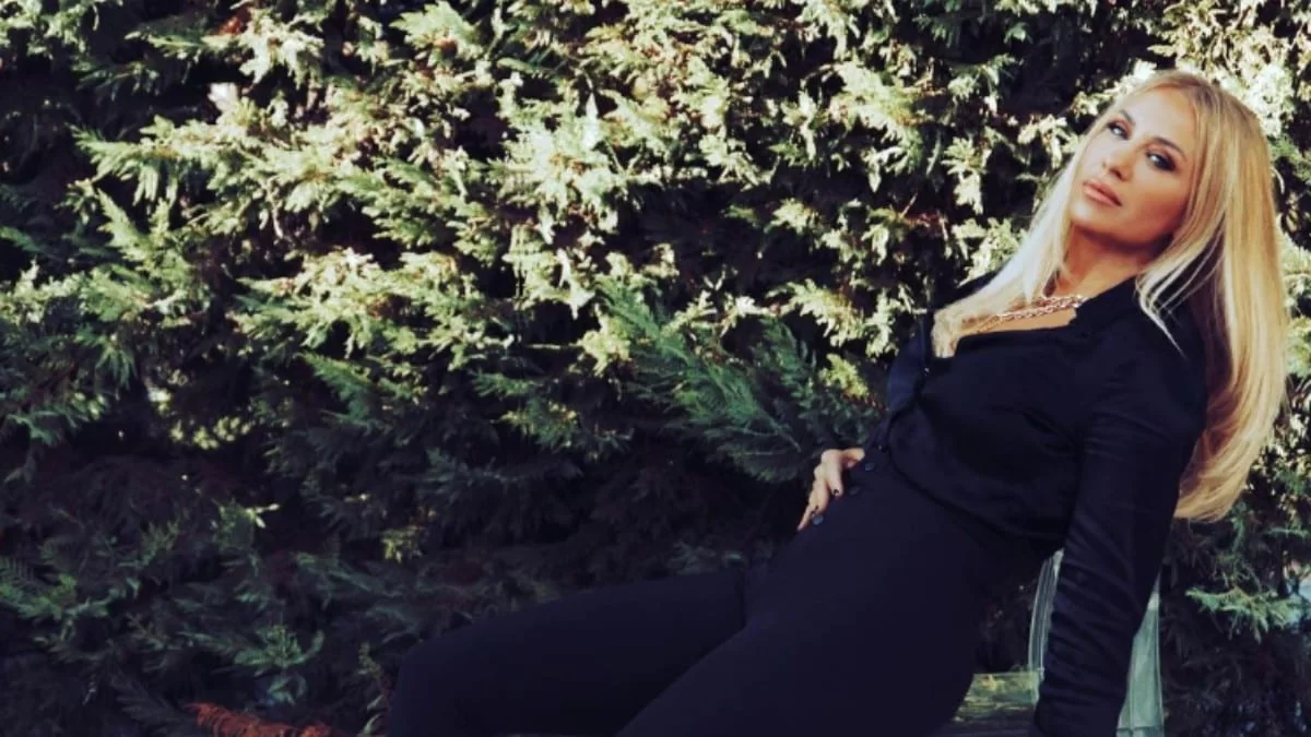 Γωγώ Μαστροκώστα: Η σπάνια φωτογραφία από το 1994 - Ο χρόνος δεν την ακουμπάει