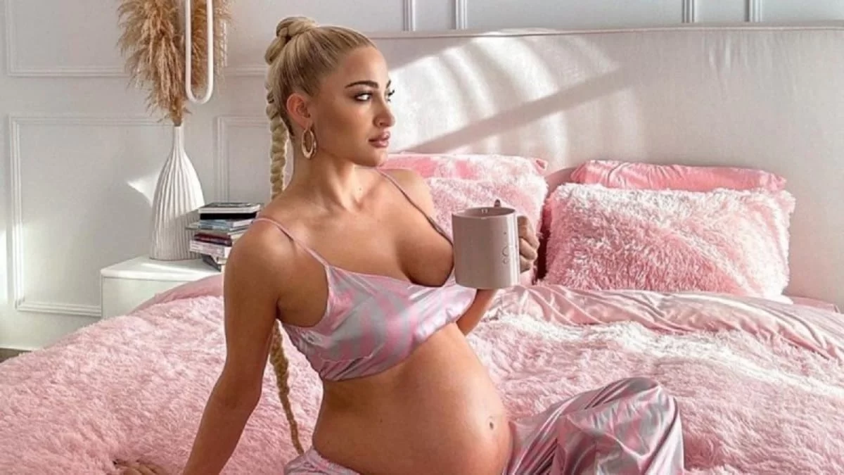 Κοντεύει να βγει απ' έξω - Ο μπέμπης κλωτσάει συνέχεια την κοιλίτσα της Ιωάννας Τούνη