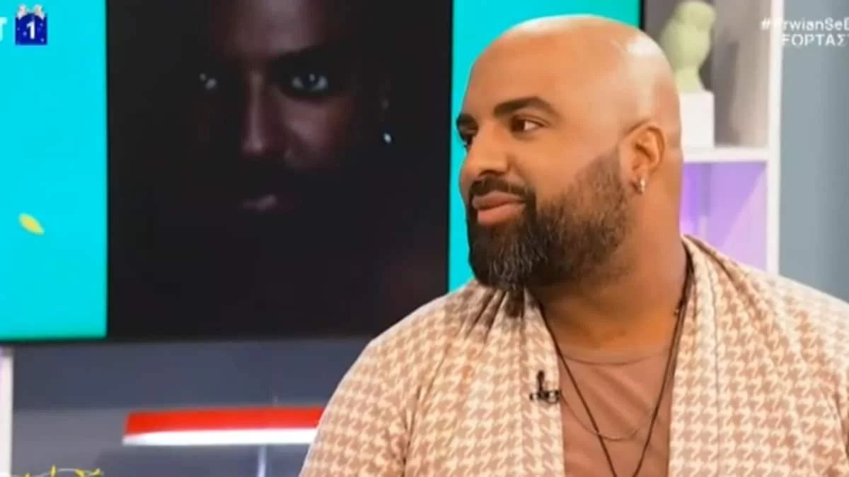 «Χωρίς ενδοιασμούς» - Χαμός με την γυμνή εμφάνιση του Ησαΐα Ματιάμπα στο θέατρο