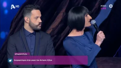 Μεγάλη η συγκίνηση στο πλατό του J2US - Ανέβηκε στη σκηνή η μαμά της Λόλας