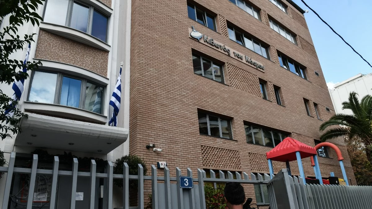 Κιβωτός του Κόσμου: «Ο διευθυντής της δομής Χίου βλέπει ταινίες σπίτι του με παιδιά»