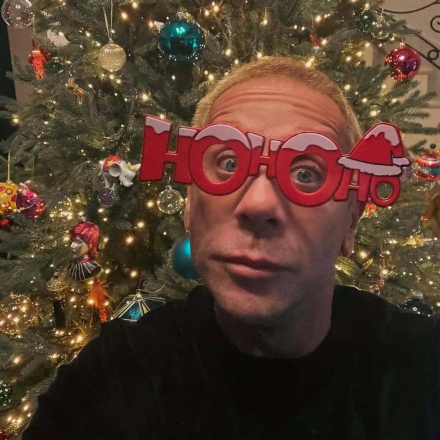 Γιώργος Μαζωνάκης χριστουγεννιάτικο δέντρο