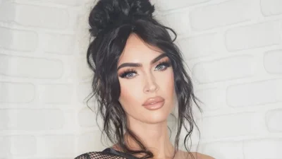 Χαρακτηρίστηκε κιτς: Η αποκαλυπτική εμφάνιση της Megan Fox, είχε ως πηγή έμπνευσης αυτήν της Pamela Anderson το 1999