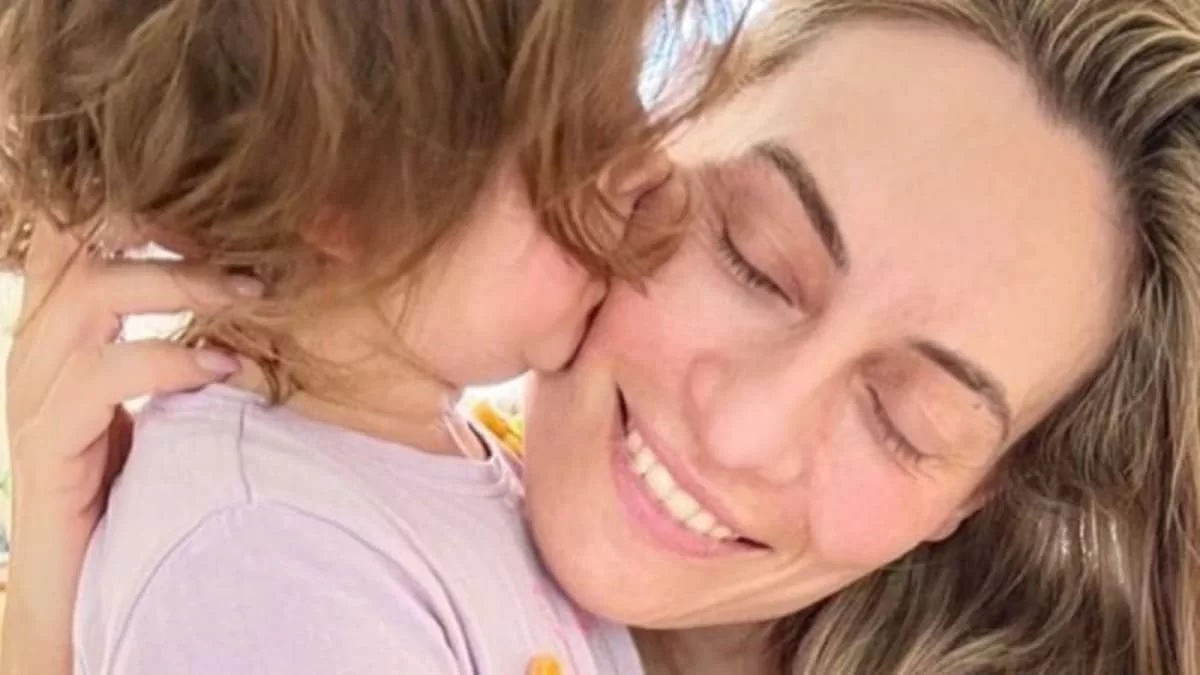 Στην κουζίνα μαζί με τη μικρή Αλεξάνδρα - Η Ελεονώρα Μελέτη έπλασε χριστουγεννιάτικα κουλουράκια με την κόρη της