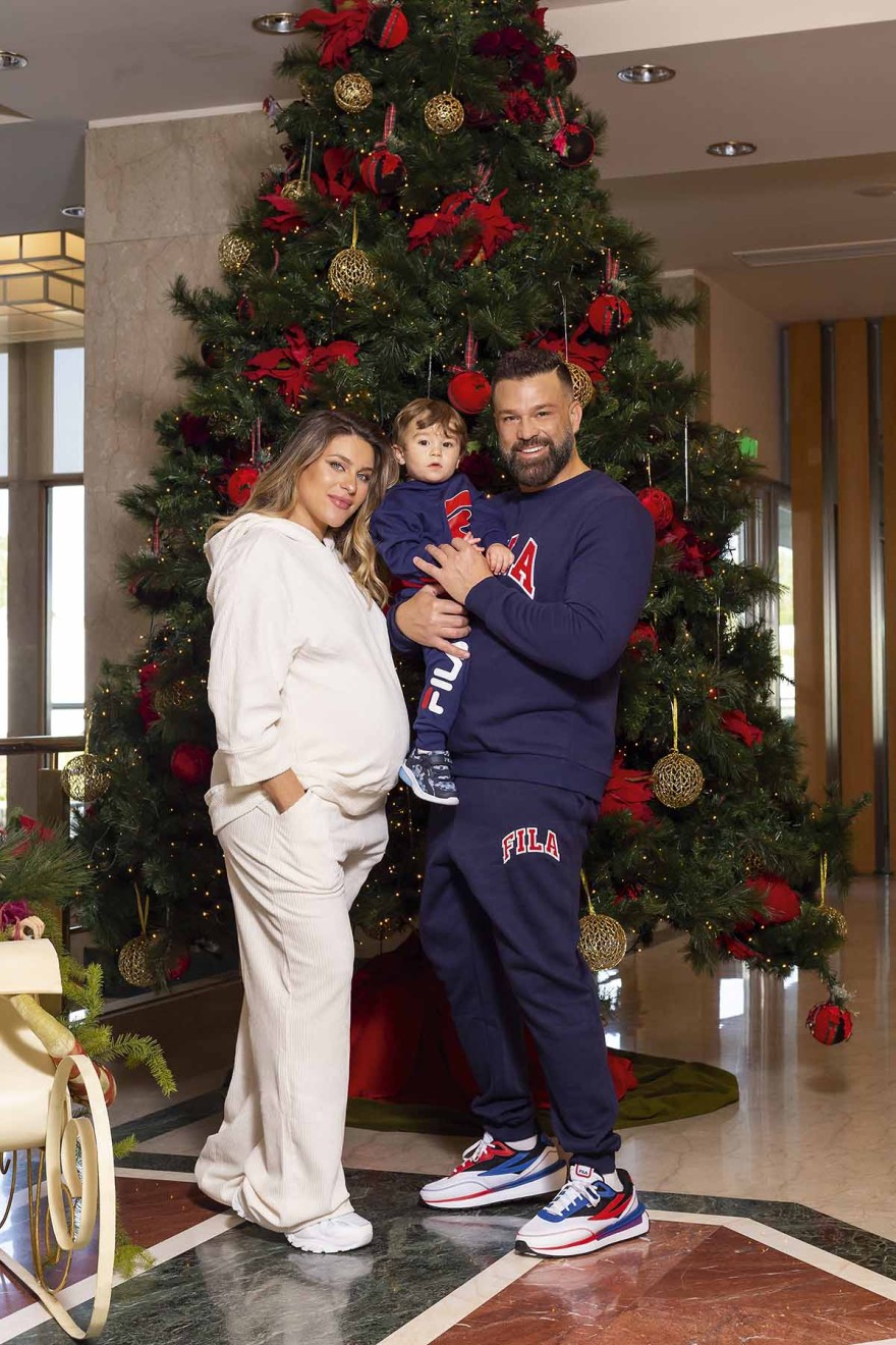 Christmas Family: 'Ολα τα κομμάτια που θα χρειαστείς τις γιορτές για τη γυναίκα, τον άντρα και το παιδί