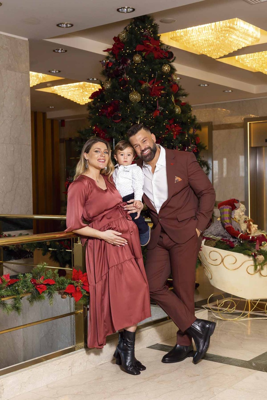 Christmas Family: 'Ολα τα κομμάτια που θα χρειαστείς τις γιορτές για τη γυναίκα, τον άντρα και το παιδί