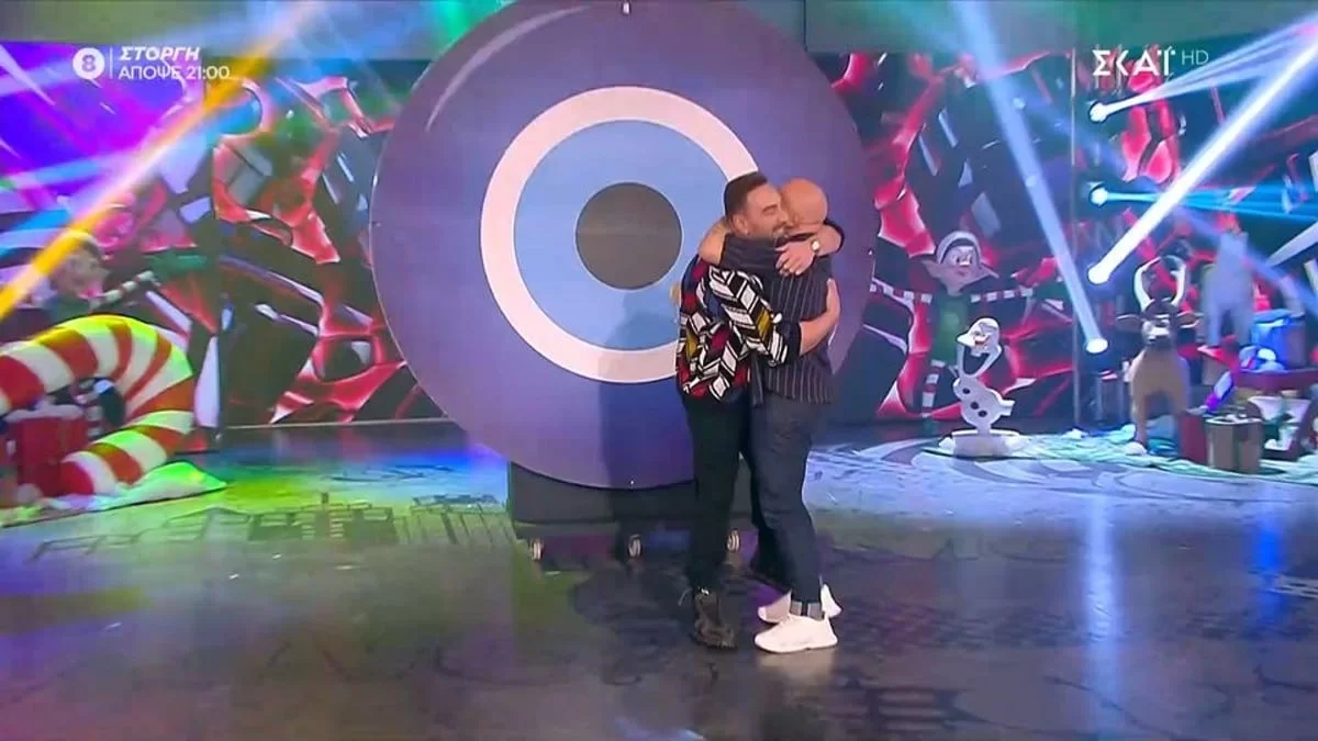 Νίκος Κοκλώνης: Μπήκε στο πλατό του Μουτσινά για να τον ξεματιάσει - Επική η αντίδραση του παρουσιαστή