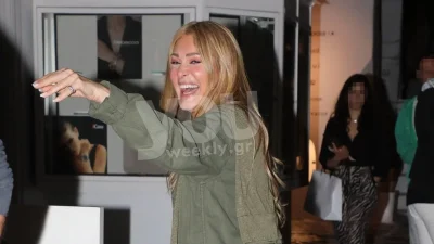 Χωρίς ίχνος μακιγιάζ με τα μαλλιά της πιασμένα κοτσιδάκια - Ο χορός της Νατάσας Θεοδωρίδου με την μικρή της κόρη που κάνει τον γύρο του διαδικτύου