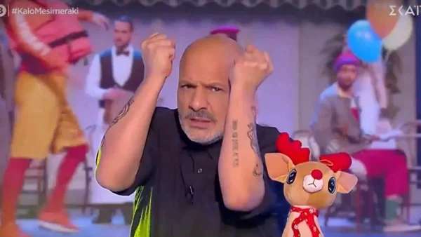 «Η πρόβα σταμάτησε για κάποια ώρα, γιατί μας διέκοψε...» - Η αποκάλυψη του Νίκου Μουτσινά για περιστατικό στο θέατρο με τις Κωνσταντινίδου - Σταυροπούλου