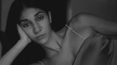 «Μην ντρέπεστε» - Η Παρασκευή Κερασιώτη ποζάρει με ποδιά και έκλεισε πολλά στόματα