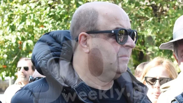 Μεγάλη ανησυχία για το Μάρκο Σεφερλή - Τι συμβαίνει με τη φωτιά έξω από το θέατρο Περοκέ