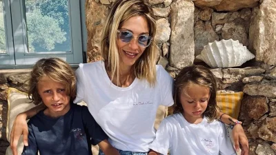 Σοφία Καρβέλα: Η τρυφερή ανάρτηση με του γιούς και τον μπαμπά τους