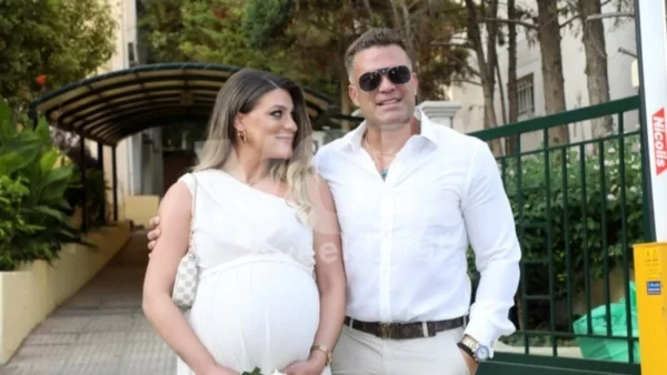 Γονείς για δεύτερη φορά Παπαδάκη - Σόμμερ! Η πρώτη φωτογραφία του νεογέννητου