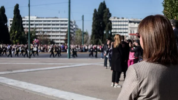 Άγριο περιστατικό στην πλατεία Συντάγματος - Μαχαίρωσαν ανήλικη