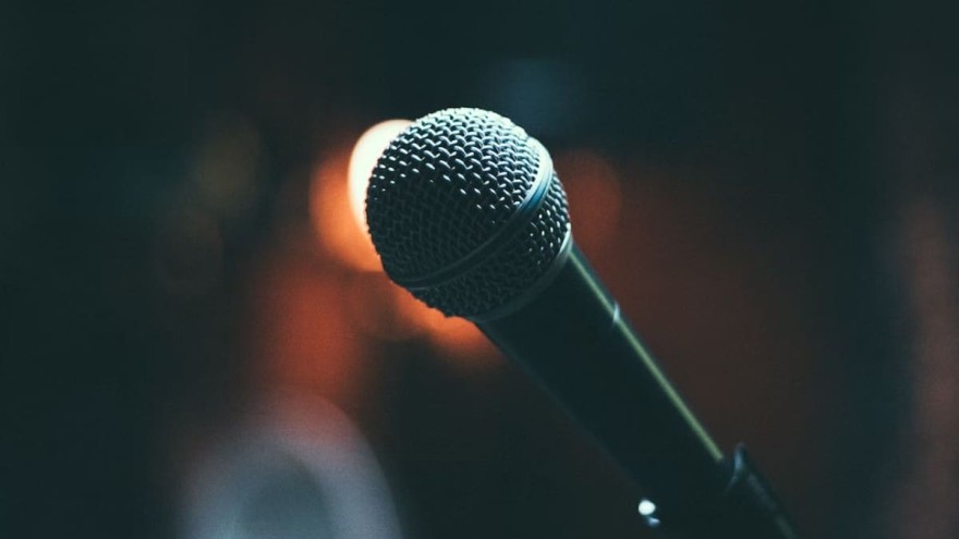 Σκάνδαλο με πασίγνωστο τραγουδιστή 