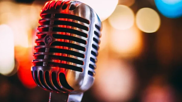 Σκάνδαλο με πασίγνωστο τραγουδιστή - «Ψώνιζε» κοκαΐνη από τον κουμπάρο του που συνελήφθη