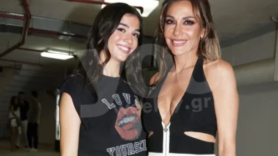 Ξανθιά, ίδια με τη Δέσποινα στα πρώτα της βήματα -  Η Βανδή αποθεώνει το νέο look της κόρης της Μελίνας