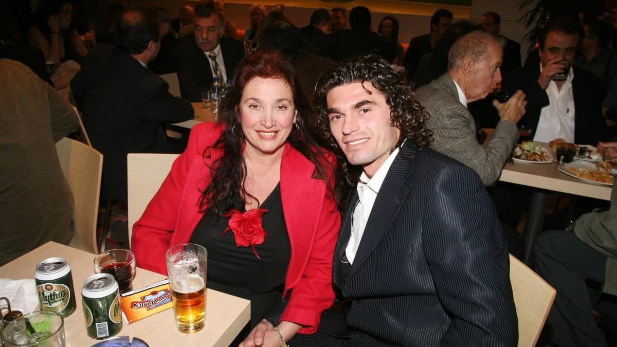 Παντρεμένος με τρία παιδιά - Πώς είναι και τι κάνει σήμερα ο μεγάλος έρωτας της Ρούλας Βροχοπούλου, ο Αλβανός Φραν