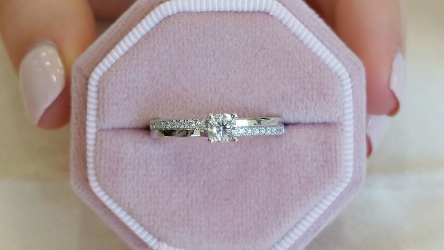 Κόσμημα: το απόλυτο Χριστουγεννιάτικο δώρο για εκείνη!