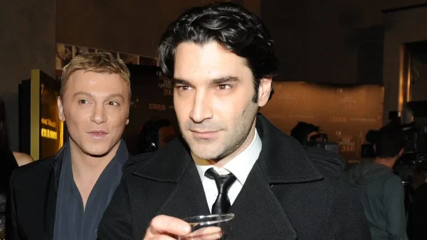 Έβαλε μούσια και μαύρα μαλλιά - Η ξεκαρδιστική μίμηση του Τάκη Ζαχαράτου ως Παπακαλιάτης