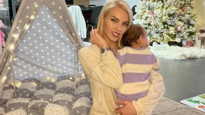Συγκινημένη η Τζούλια Νόβα - Δημοσίευσε βίντεο με την κόρη της να κάνει τα πρώτα της βήματα