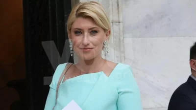 Στα στούντιο του ΣΚΑΙ ο γιος της Σίας Κοσιώνη - Σούσουρο με την φωτογραφία της παρουσιάστριας