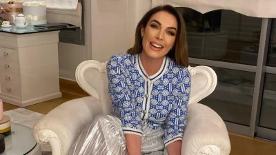 Ανέμελη, χωρίς μακιγιάζ στον κήπο του σπιτιού της - Η φωτογραφία της Τατιάνας Στεφανίδου που κάνει τον γύρο του διαδικτύου