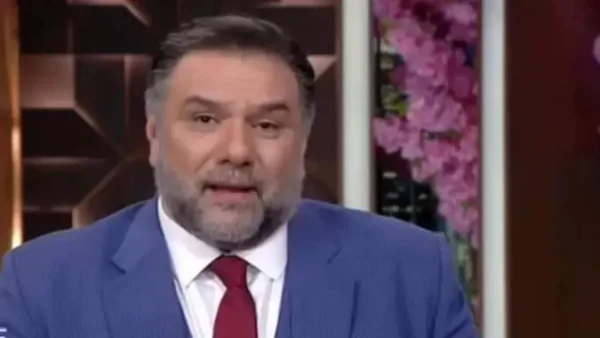 Βαρύ το κλίμα στο πλατό του The 2night show: «Θέλω να πω συλλυπητήρια...» - Η ανακοίνωση του Αρναούτογλου