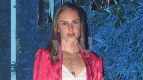 Μελαχρινός με κορμί "φέτες" και σαρκώδη χείλη - Αυτός είναι ο κούκλος αδερφός της Κατερίνας Δαλάκα