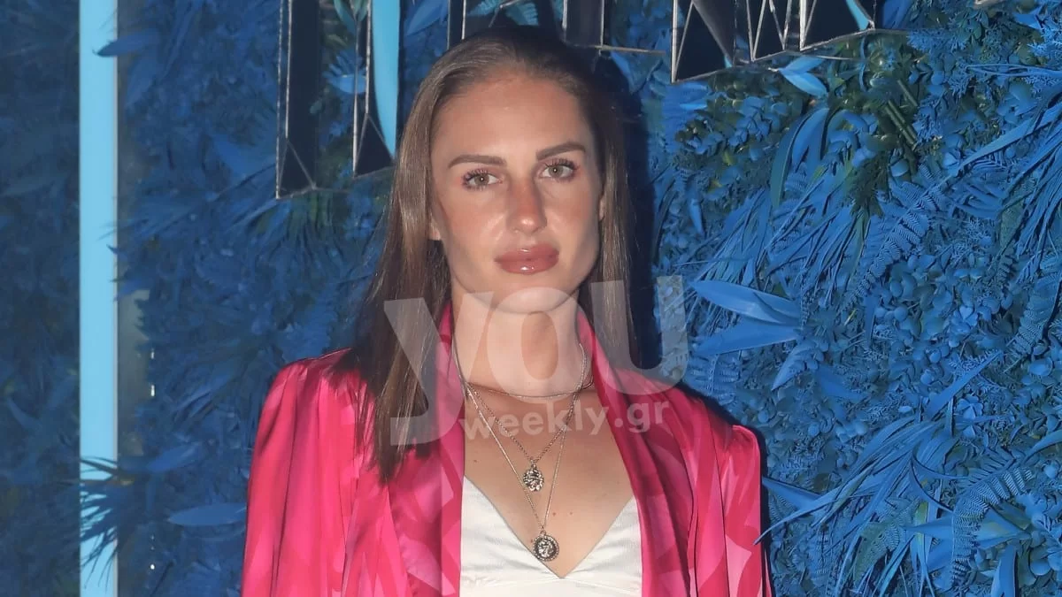 Μελαχρινός με κορμί "φέτες" και σαρκώδη χείλη - Αυτός είναι ο κούκλος αδερφός της Κατερίνας Δαλάκα