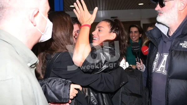 Δεν έβγαλε την κόκκινη μπαντάνα από πάνω της - Η επιστροφή της Ευρυδίκης Βαλαβάνη στο ελληνικό έδαφος μετά την αποχώρηση από το Survivor All Star