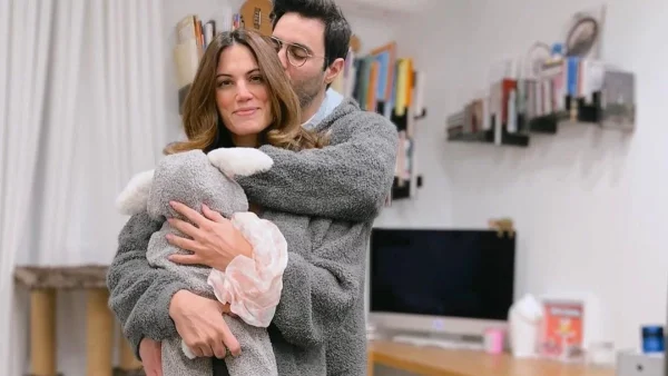 Σαν να μην γέννησε ποτέ - Το σώμα της Μαίρης Συνατσάκη έναν μήνα μετά την γέννηση της κόρης της 