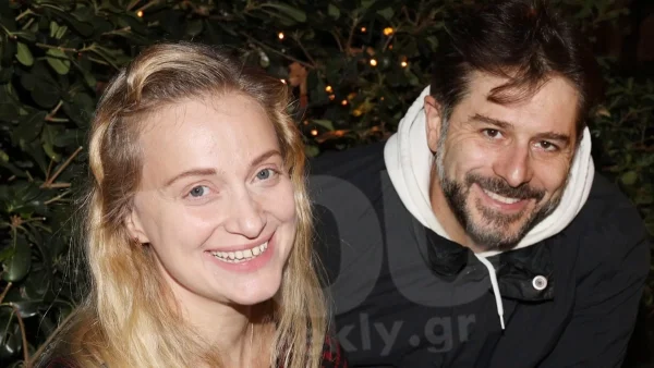 Στα πατώματα με το γιο της - Το τρυφερό βίντεο του Μπουρδούμη με τη Λένα Δροσάκη