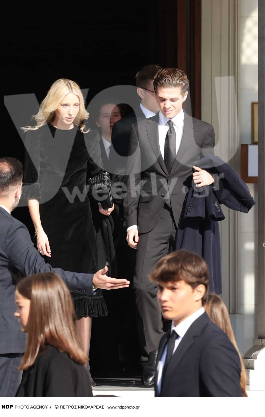 Κηδεία Τέως Βασιλιά Κωνσταντίνου: Όλοι κοιτούσαν την κατάξανθη εγγονή του και το φόρεμα που επέλεξε να βάλει