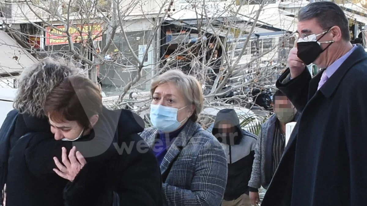 Κούλα Αρμουτίδου - Γιάννης Τοπαλούδης: Ραγίζουν καρδιές οι γονείς της Ελένης - Με τούρτα πάνω από τον τάφο της