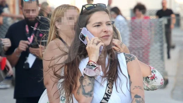 "Λυγίζουν" και οι πιο σκληροί - Ραγίζουν καρδιές με την εικόνα της Εριέττας Κούρκουλου στην αγκαλιά του πατέρα της 16 χρόνια μετά τον θάνατό του