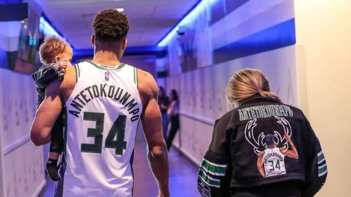 Γιάννης Αντετοκούνμπο: Αυτό είναι το εσωτερικό του σπιτιού που ζει με την οικογένεια του - Το "άνοιξε" για πρώτη φορά στο κοινό