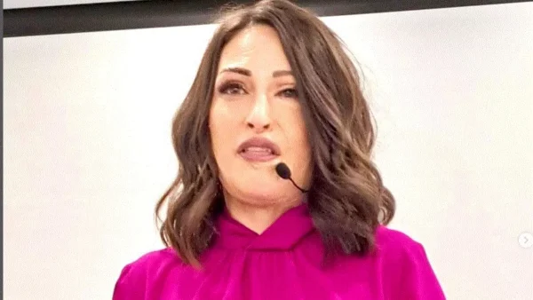 Ιωάννα Παλιοσπύρου: Συγκλονίζουν τα βίντεο με το πως φτιάχνονται οι μάσκες της - Η αντίδραση της