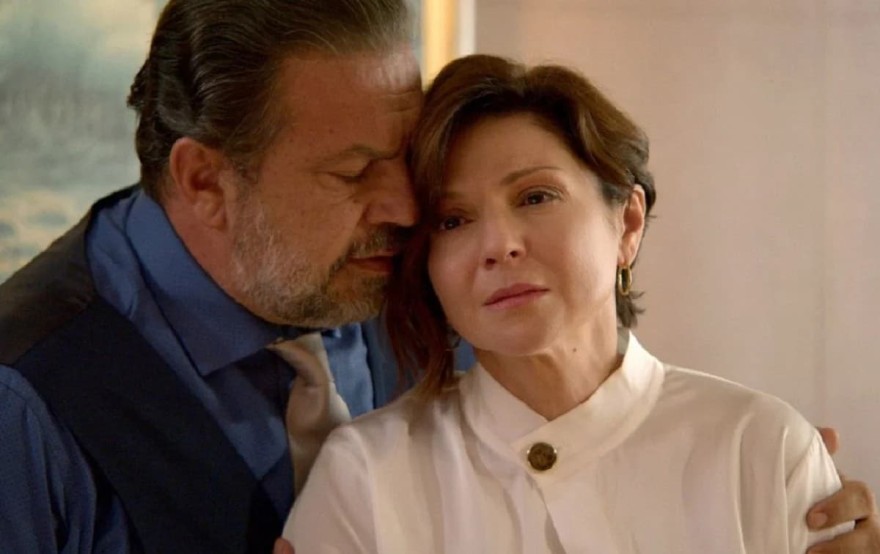 Παγιδευμένοι η Υβόννη έχει εραστή