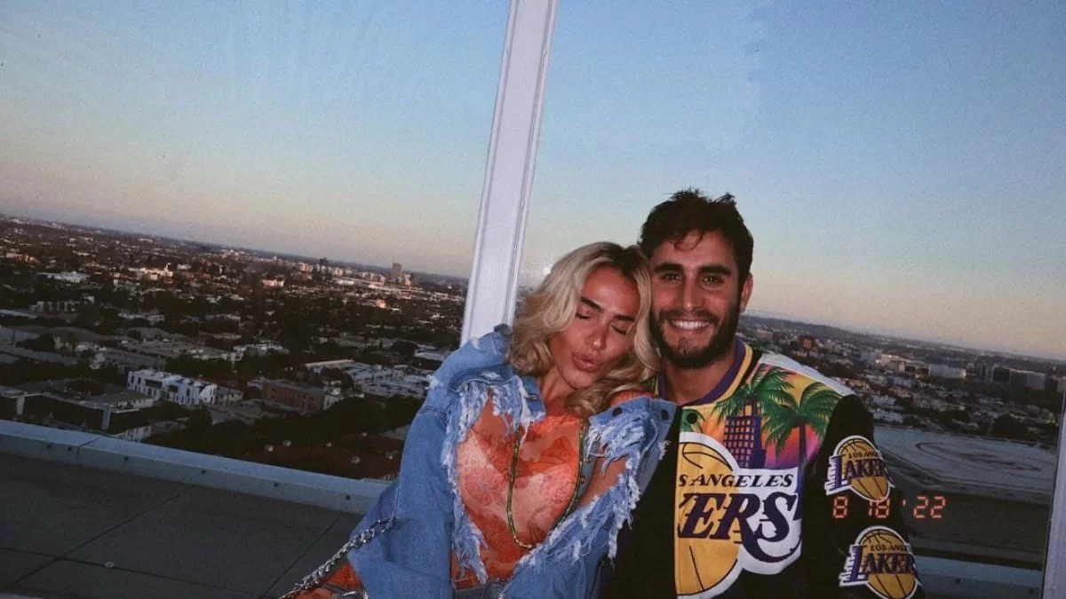 Υποδέχτηκαν το 2023 με ένα "καυτό" φιλί - Η τρυφερή φωτογραφία της Κόνι Μεταξά και του Μάριου Καπότση