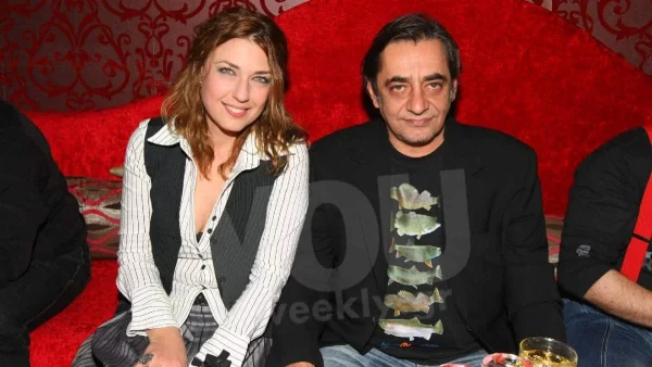 Κούκλος με κοιλιακούς φέτες - Ολόκληρος άντρας και πολύ γοητευτικός ο γιος της Κοκκινοπούλου & του Καφετζόπουλου