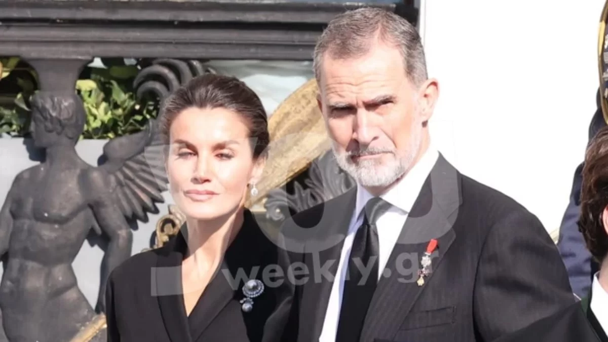 Κηδεία τέως βασιλιά Κωνσταντίνου: Με μακρύ μαύρο φόρεμα και καρφίτσα στο πέτο - Η εντυπωσιακή και σικάτη εμφάνιση της βασίλισσας Λετίσια